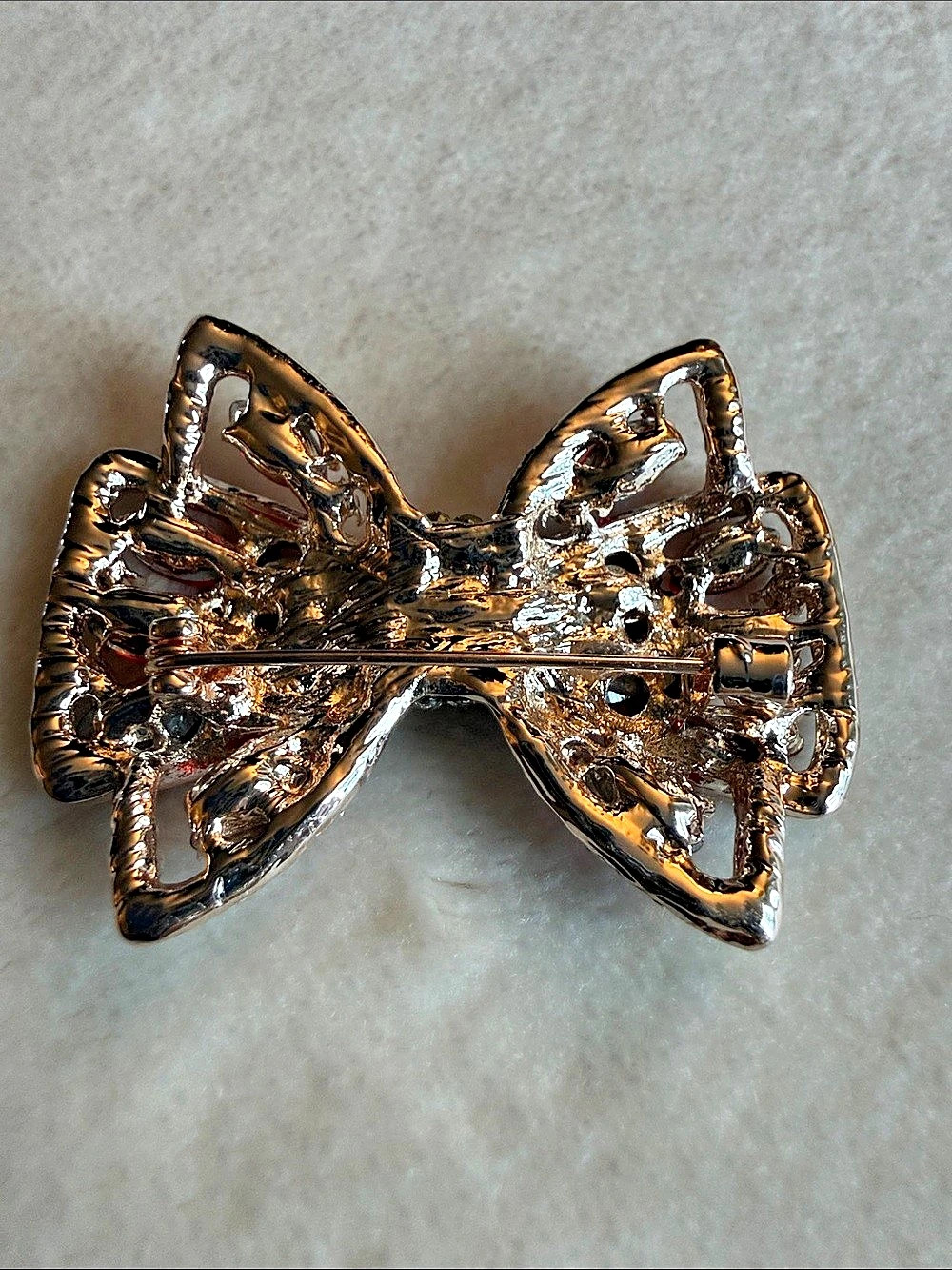 Red Rhinestone Bow Brooch Like New - Picture 2 of 3
